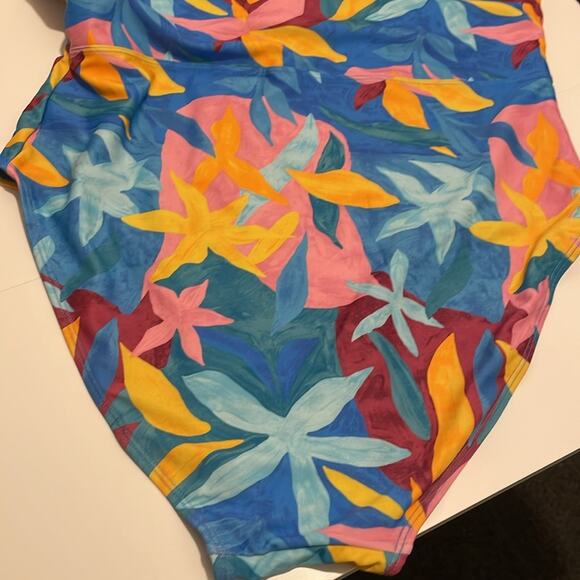 MOTT50 Brand Mia Golden Hour One Piece UPF50+ Swimsuit Large Purple Floral - Picture 8 of 8